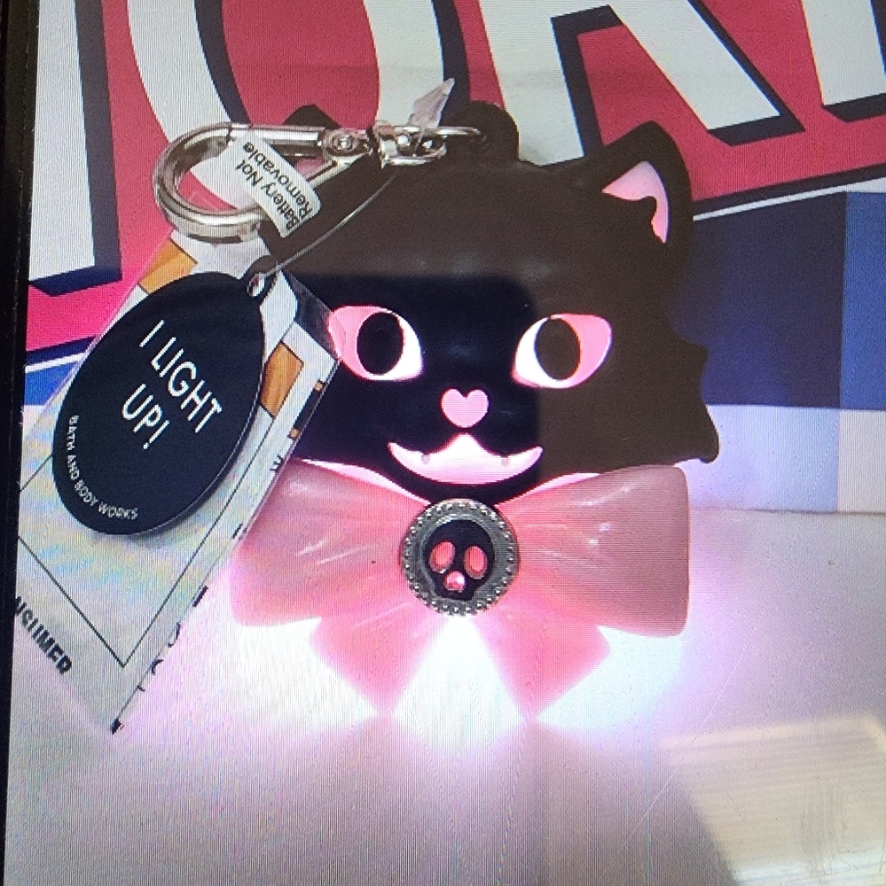 NWT BATH&BODY WORKS HALLOWEEN LIGHT UP BLACK CAT POCKETPAC SANITIZER HOLDER🐈‍⬛️